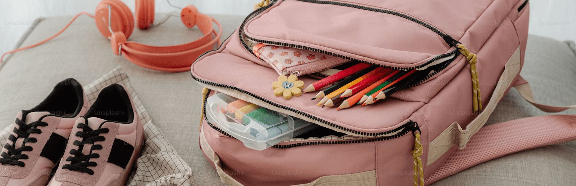 Les Étiquettes Autocollantes Bienmarquer donnent une touche personnelle aux fournitures scolaires et aux jouets