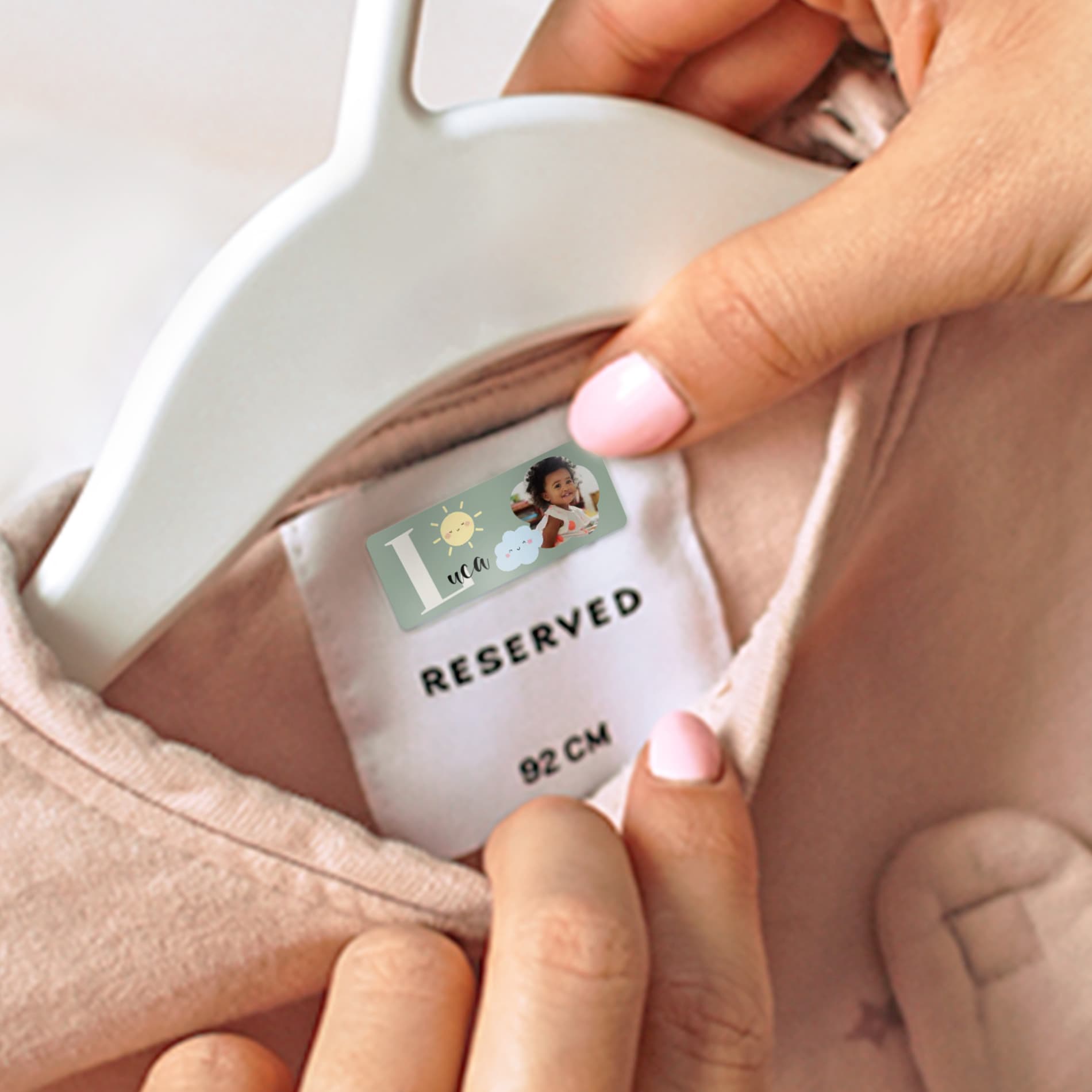Étiquettes autocollantes pour vêtements sur-mesure